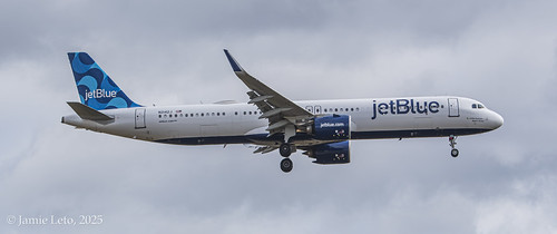 jetBlue 354 | by Aviation Love Worldwide.