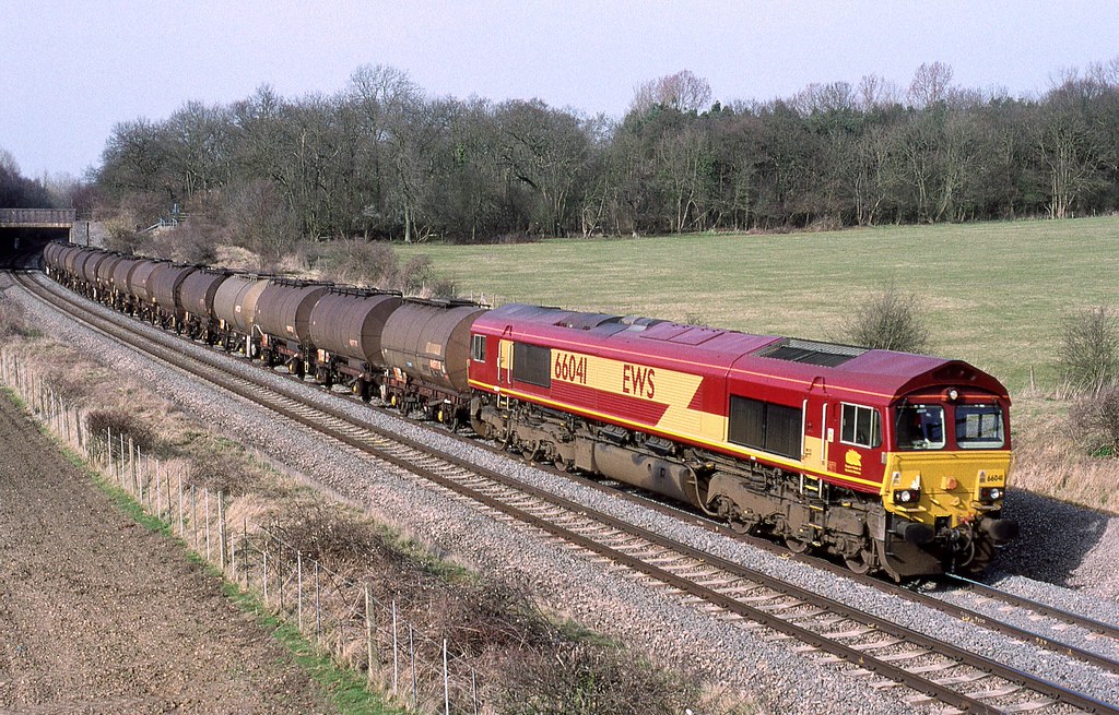 66041 13 3 00 (2) | 66041 passes Besford at 14.25 on the 13t… | Flickr
