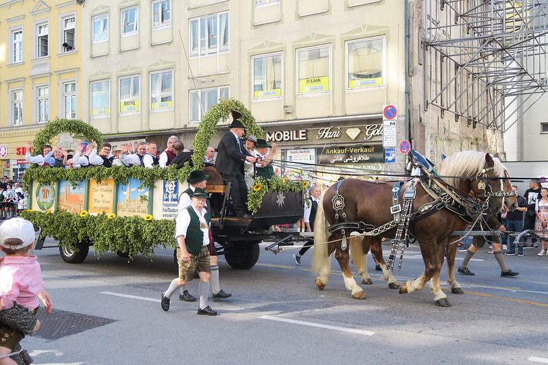 Oktoberfest parade / etdrysskanel.com