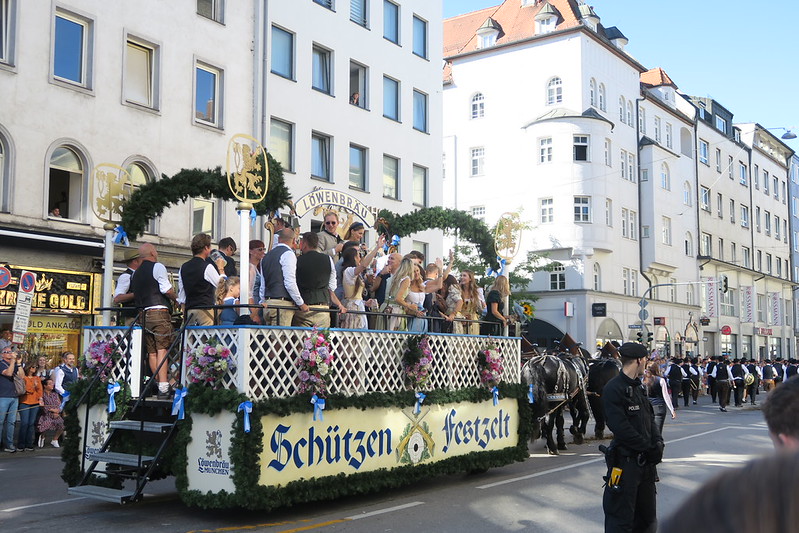 Oktoberfest parade / etdrysskanel.com