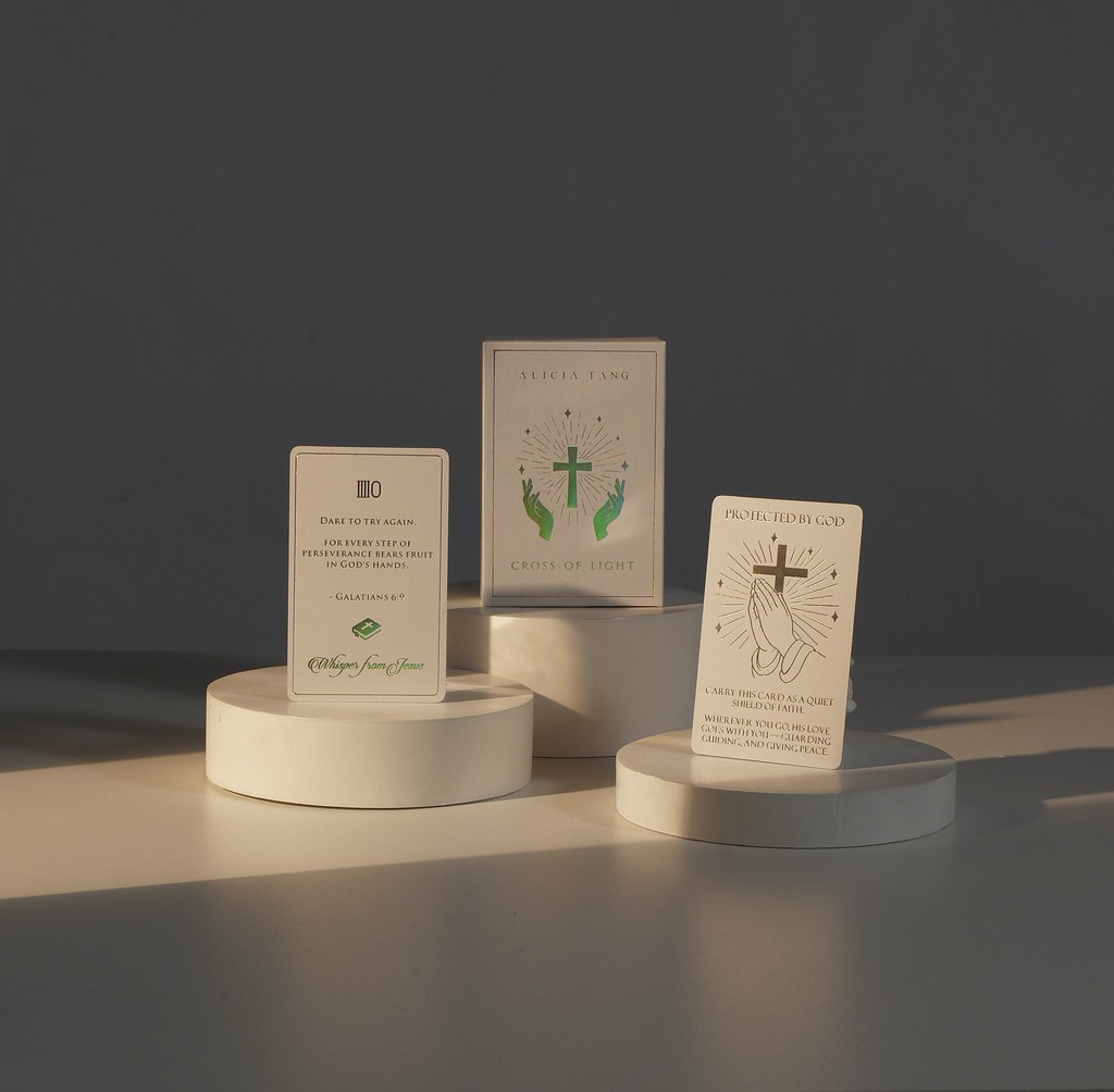Cross of Light耶穌智慧神諭卡/ 肯定與療癒卡牌by Alicia Tang - 桌遊/卡牌 - 紙 白色