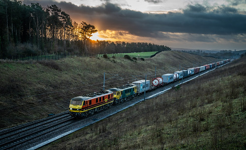 90012 and 90049 Searchlight Lane Junction, Norton Bridge by SilsonRoadrunner, The 4M42 02.23 London Gateway to Trafford Park liner not long after sunrise.