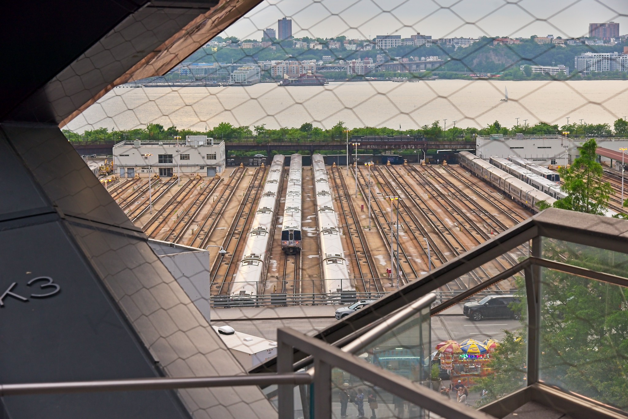2025-06-18 NY Manhattan 24 Hudson Yards - Trains from Vessel