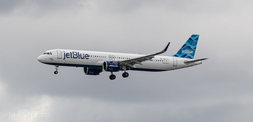 jetBlue 2220 | by Aviation Love Worldwide.