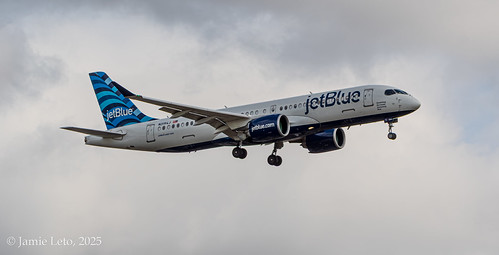 jetBlue 717 | by Aviation Love Worldwide.