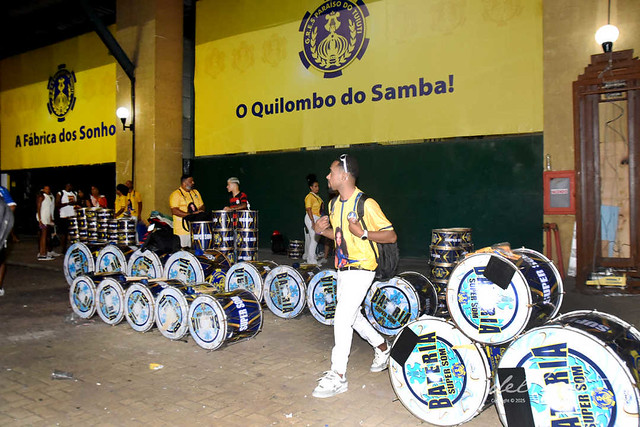 Tuiuti 251130 001 Barracão Bateria ritmistas quilombo do samba grid