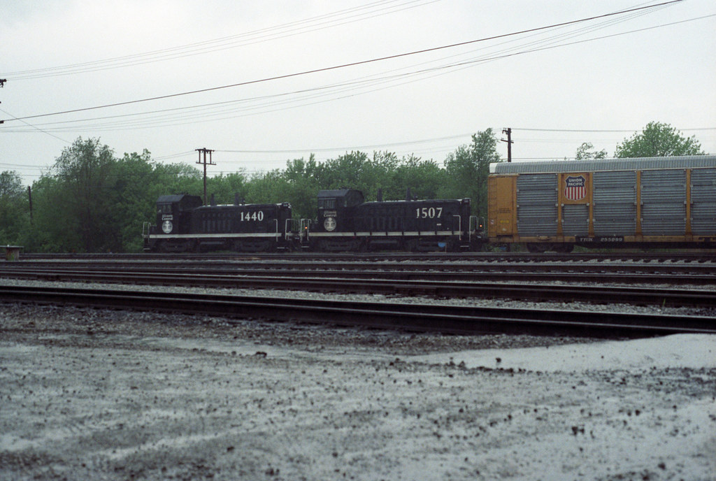 Illinois Central - Homewood, IL | A pair of IC SW14s switch … | Flickr