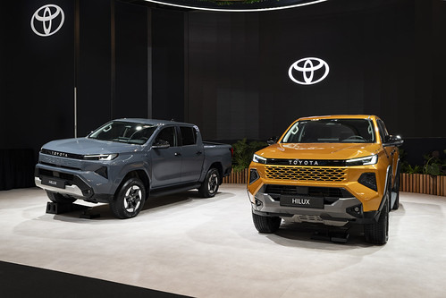 Nova Toyota Hilux liga-se à corrente elétrica, mas não se desliga da força