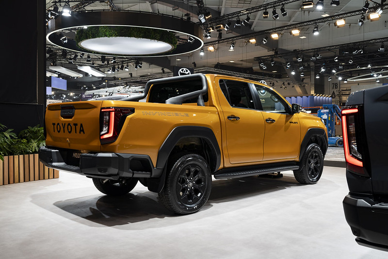 Nova Toyota Hilux liga-se à corrente elétrica, mas não se desliga da força