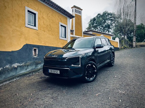 Novo Kia EV5 chega com ângulos bem definidos para marcar posição no segmento C