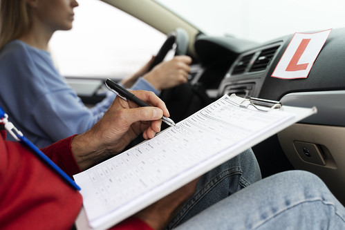 Carta de condução com tutores: regras, requisitos e nova legislação de 2026
