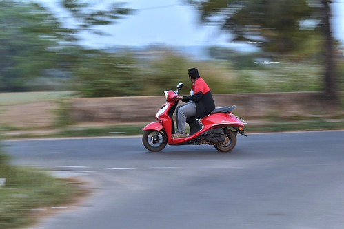 Panning in Guirim | by rio282