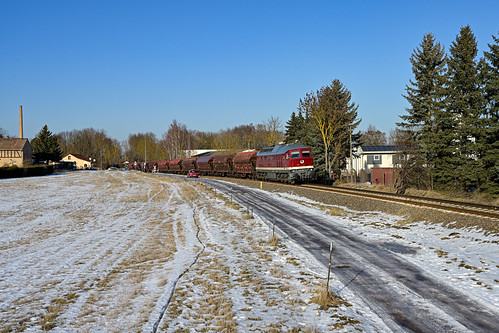 EBS 142 001-7 (242 001-6) mit leeren Tads aus Ebeleben in der Ausfahrt von Greußen | by RK_Bahnbilder