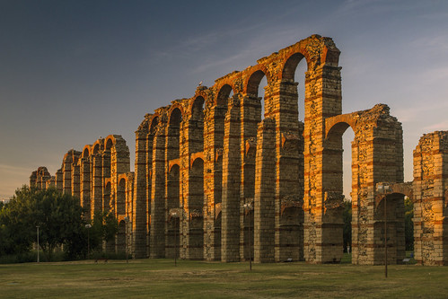 Aquaeductus by ponzoñosa, acueducto mérida extremadura romano imperio latín sunset orange atardecer campo ruin roman