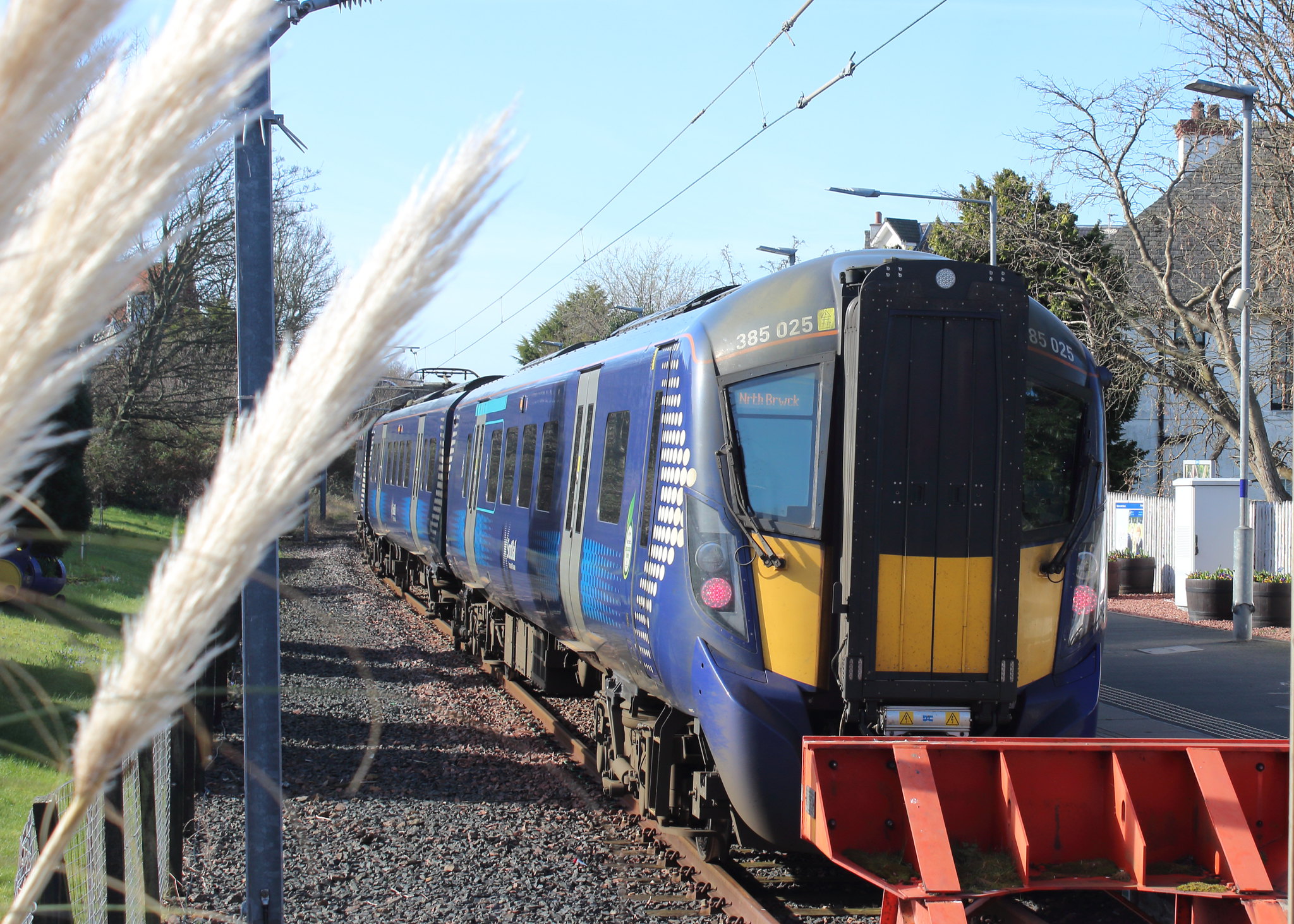385025a.190326