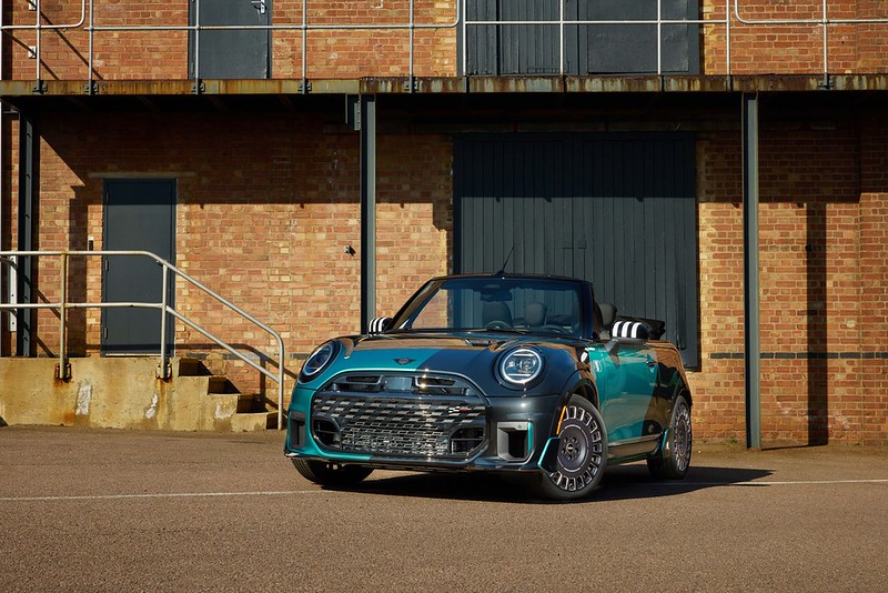 MINI revela o exclusivo MINI.01: um John Cooper Works Convertible único no mundo