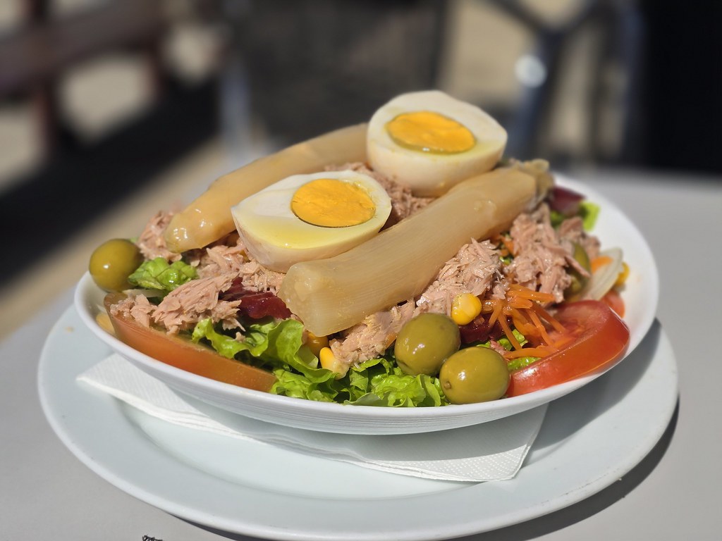 One of the best ensaladas completas I ate along the whole of the Camino Portuguese.