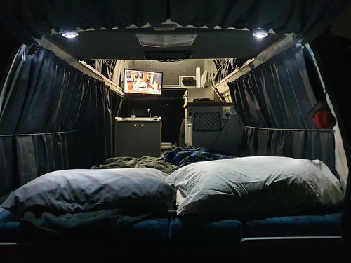Off-grid campervan | by 98hitop