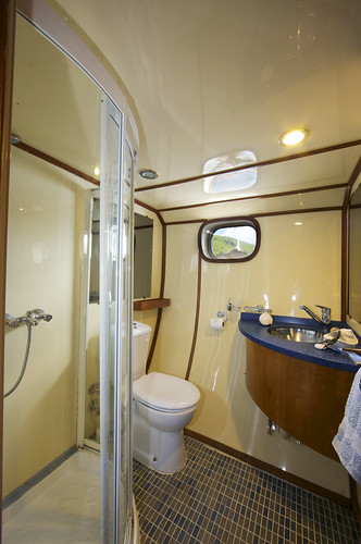 SY Sea Bird Bathroom