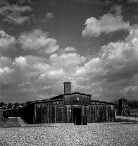 Dutxes i cambres de gas / Showers AND gas chambers | by SBA73
