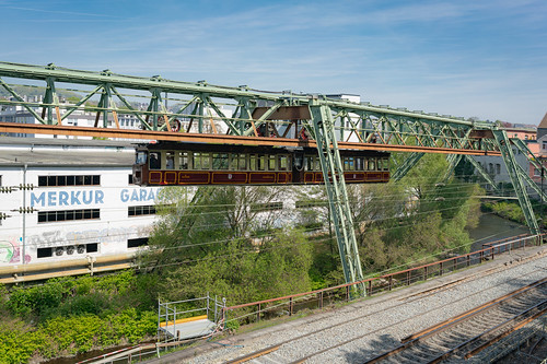 Der Kaiserwagen vor den Merkur-Garagen