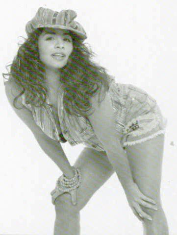 Yvonne De Leon