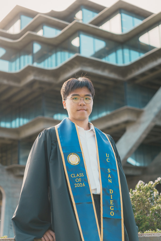 20260609_sean_grad_003_A6703680