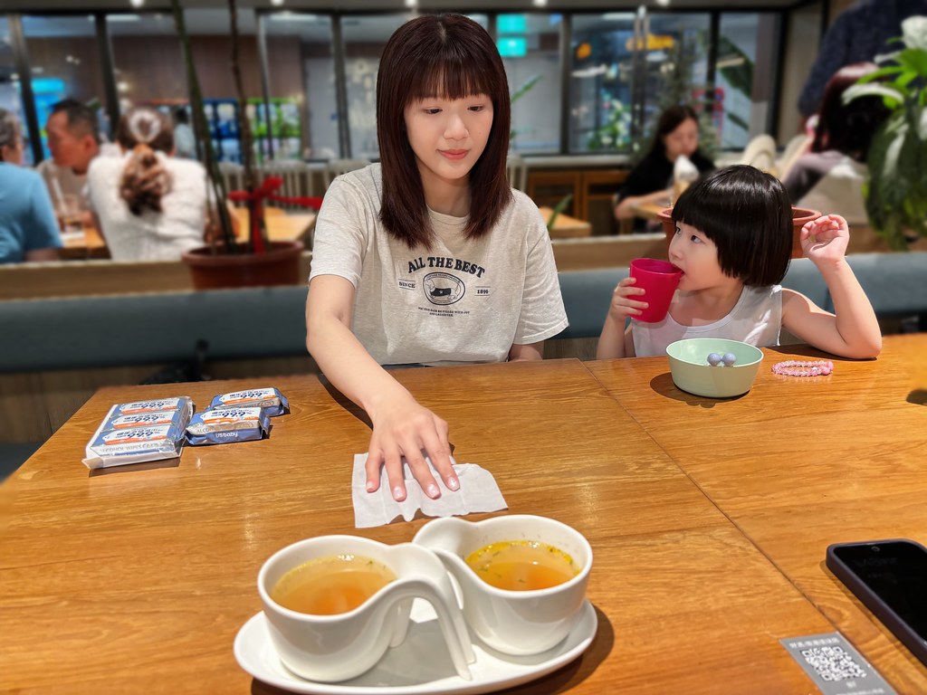 酒精濕巾推薦優生_8抽擦桌子畫面