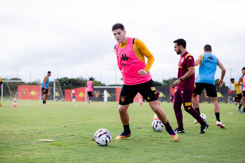 Jogadores do Sport Club do Recife participam de treinamento no CT do Sport, em Recife (PE), nesta quarta-feira, 08 de Julho de 2026, como parte da preparação da equipe para a partida contra o Botafogo-SP, válida pela 17ª rodada do Campeonato Brasileiro da Série B. Foto: Paulo Paiva / Sport Club do Recife. Treino CT Sport | 08/07/2026