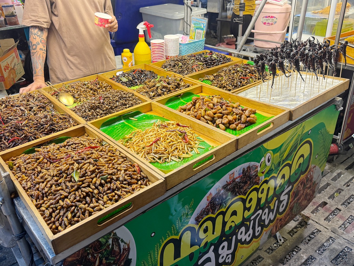 [曼谷景點]喬德拉差達夜市JODD FAIRS Ratchada|交通指引攻略~MRT 步行三分鐘，美食、按摩、購物一次滿足自由行推薦 @VIVIYU小世界