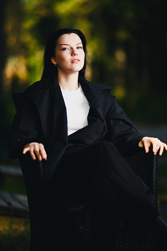 Ilona - Her Majesty's throne / 2