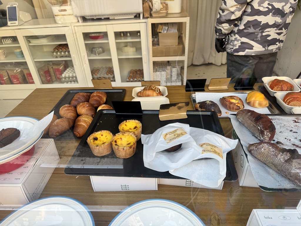 Hoka scone shop.