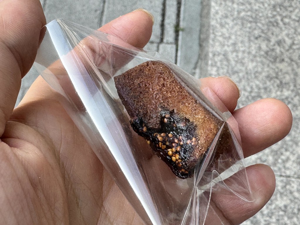 이거는 서비스로 받은 무화과 휘낭시에..