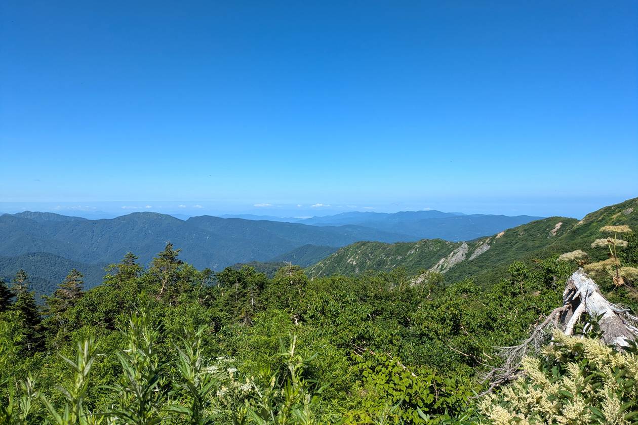 白山 登山道から眺める海の展望