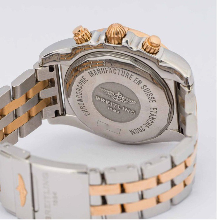une montre très exclusive, le chronomat b04 GMT CB042012 55426190248_d0cdc134ea_c