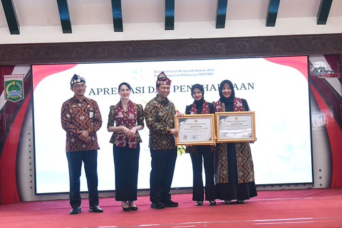Borong Empat Penghargaan Harganas 2026, Mbak Wali kota kediri vinanda : Jadi Motivasi Terus Hadirkan Program Terbaik Untuk Keluarga&nbsp;