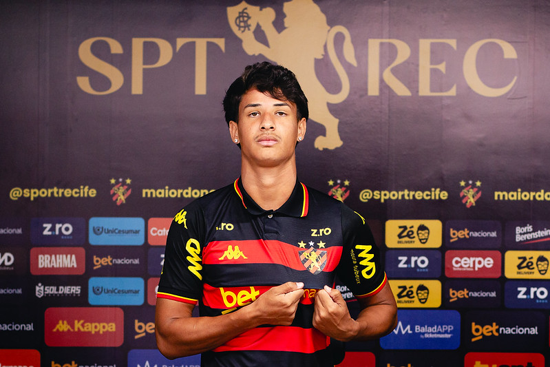 Apresentação do atleta Murilo Rhikman, novo reforço do Sport Club do Recife, durante sua apresentação oficial em entrevista coletiva no Centro de Treinamento José de Andrade Médicis, em Recife (PE). O jogador passa a integrar o elenco rubro-negro para a sequência da temporada. Foto: Paulo Paiva / Sport Club do Recife. Apresentação Murilo Rhikman | 04/07/2026