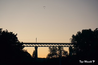 Flickr photo: Paragliding in sunset
