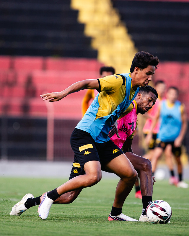 Jogadores do Sport Club do Recife participam de treinamento na Ilha do Retiro, em Recife (PE), nesta quarta-feira, 12 de agosto de 2026, como parte da preparação da equipe para a partida contra o Londrina, válida pela 22ª rodada do Campeonato Brasileiro da Série B. Foto: Paulo Paiva / Sport Club do Recife. Treino Ilha do Retiro | 12/08/2026