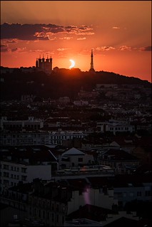 Flickr photo: Solar eclipse over the city
