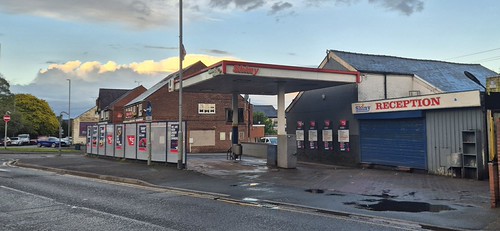 Former Petrol Station - Shiny Hand Car Wash, Premier Service Centre Ltd, Grosvenor Ave, Sutton in Ashfield, Nottinghamshire. | by IanCalvert37