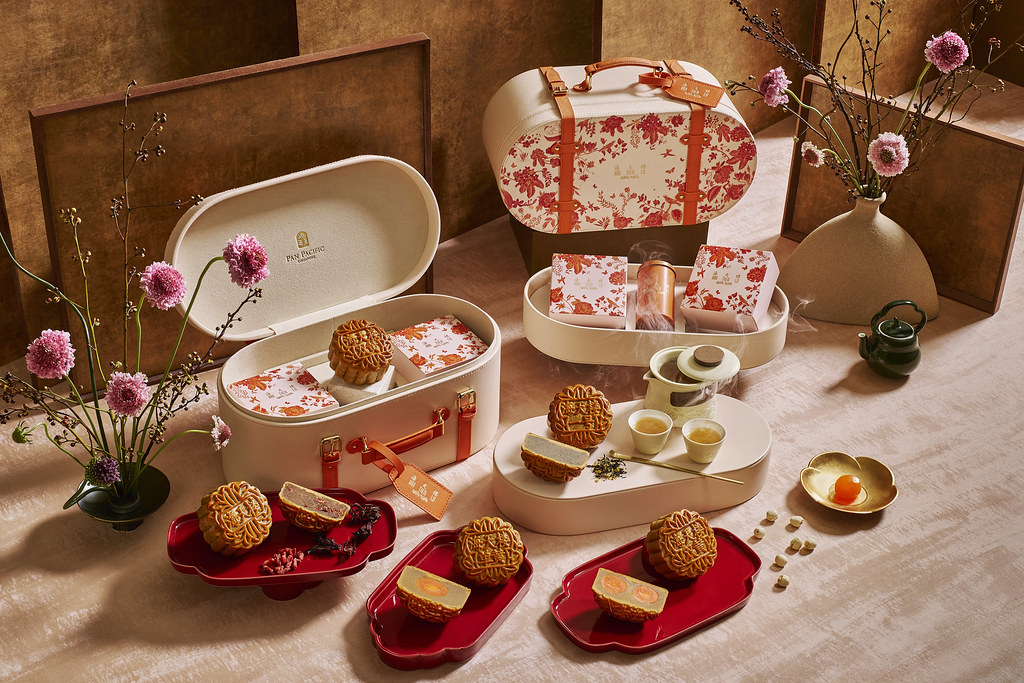 Premium Four Treasures Baked Mooncake Set - Pan Pacific Singapore