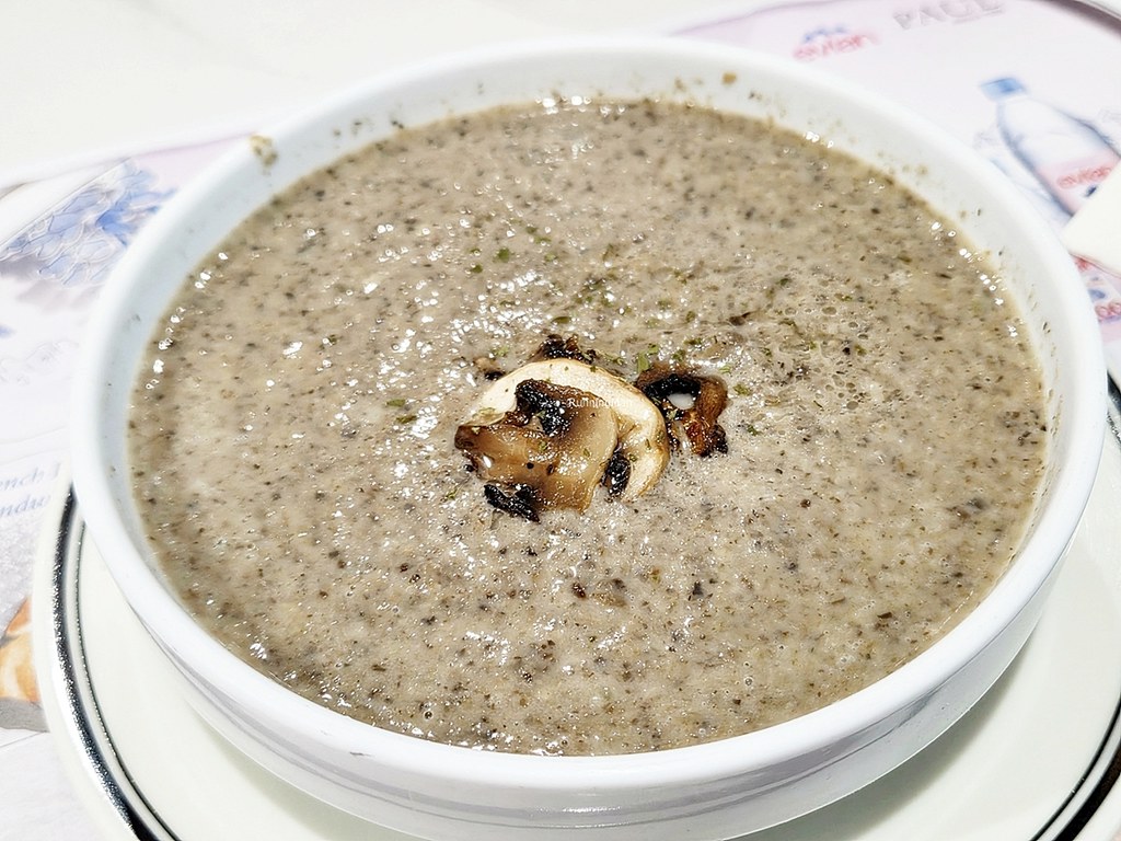 Velouté De Champignon À La Truffle / Truffle Mushroom Soup
