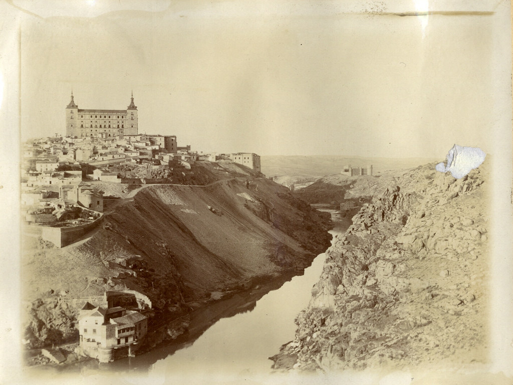 Vista general de Toledo a comienzos del siglo XX. Album personal del militar Fermín García Selva. Archivo Municipal de Toledo