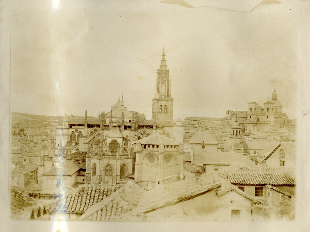 Catedral de Toledo a comienzos del siglo XX. Album personal del militar Fermín García Selva. Archivo Municipal de Toledo