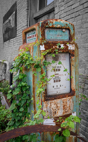 Sinclair Gas Pump | by jac malloy
