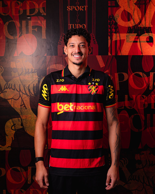 O Sport anuncia oficialmente a contratação do lateral esquerdo Raí Lopes como novo reforço da equipe rubro-negra para o andamento da temporada. O jogador já está no CT José Andrade Médicis, onde realizou atividades físicas e de campo. Raí Lopes é do Sport