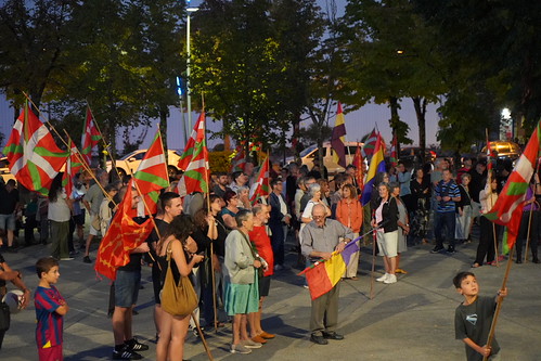 Faxismoaren kontra kalera atera dira