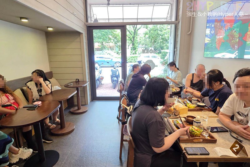 MOBU CAFE│人氣甜點工作室有實體店啦，台中北區讓人驚艷的千層和戚風蛋糕！午餐時段也有日式定食可享用～ @強生與小吠的Hyper人蔘~
