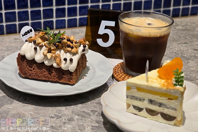 MOBU CAFE│人氣甜點工作室有實體店啦，台中北區讓人驚艷的千層和戚風蛋糕！午餐時段也有日式定食可享用～ @強生與小吠的Hyper人蔘~